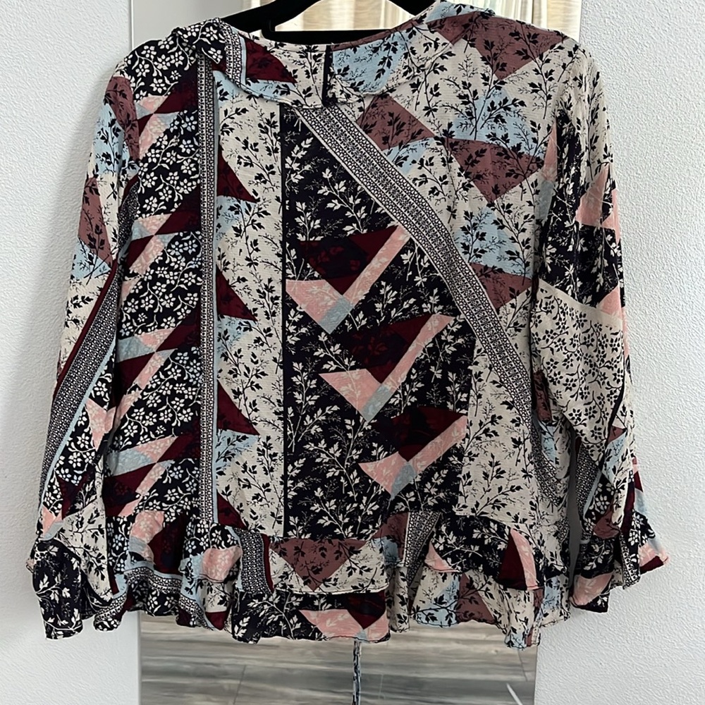 Jessica Simpson Bohemian Flutter Sleeve Blouse - Picture 8 of 8